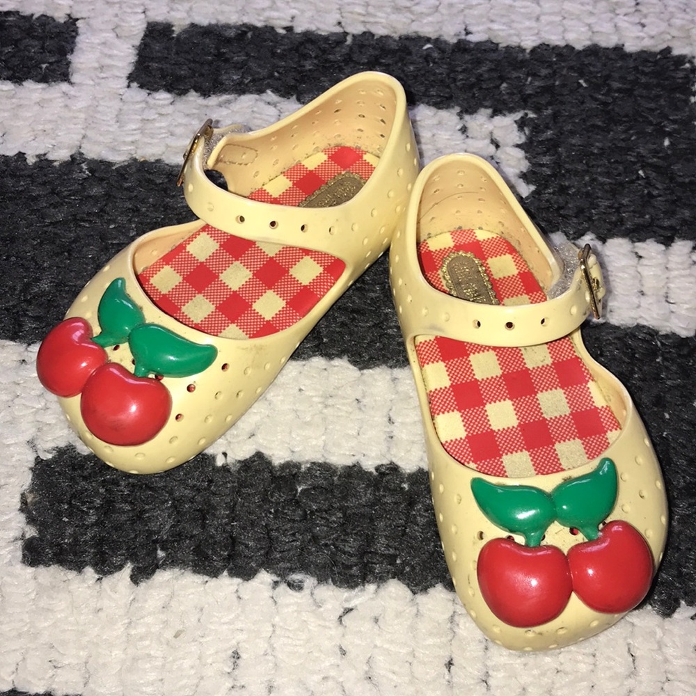 Mini Melissa size 6